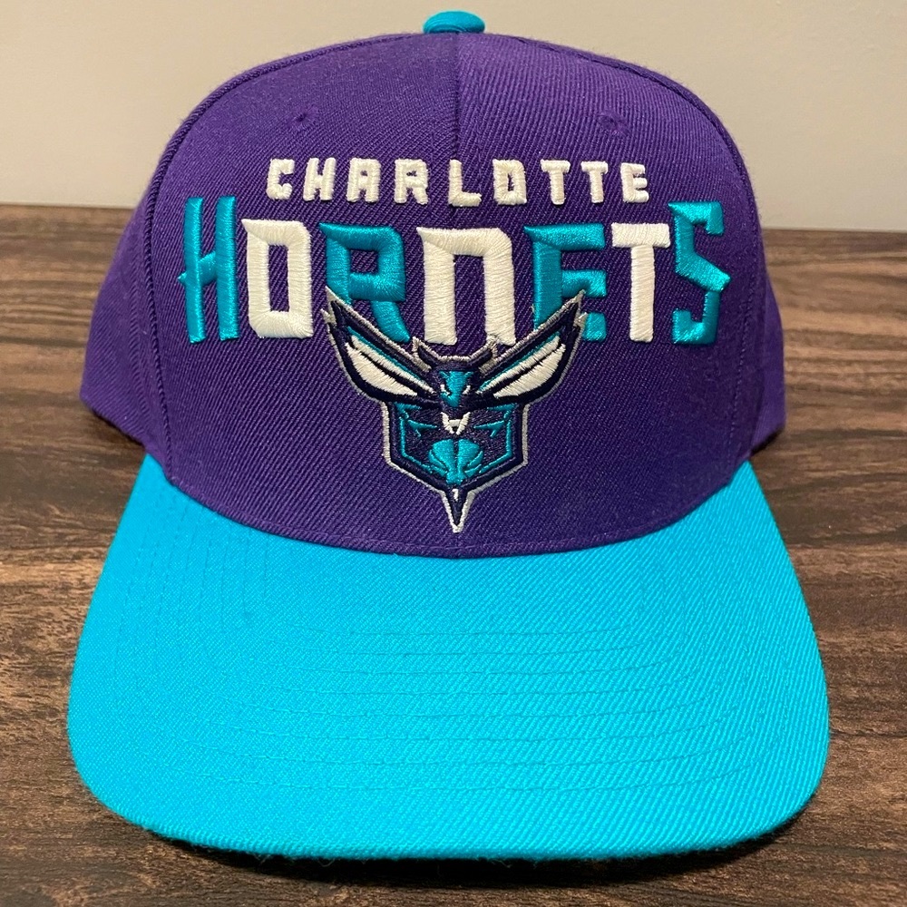Mitchell & Ness Charlotte Hornets SnapBack hat